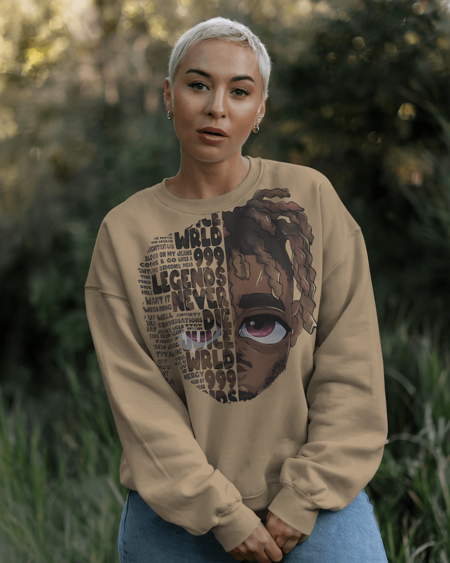 Beige sweatshirt from Nitorious Atelier featuring a striking Juice Wrld rapper print. Crafted from premium cotton fleece, this sweatshirt combines comfort with a bold tribute to the late rapper, perfect for music fans.