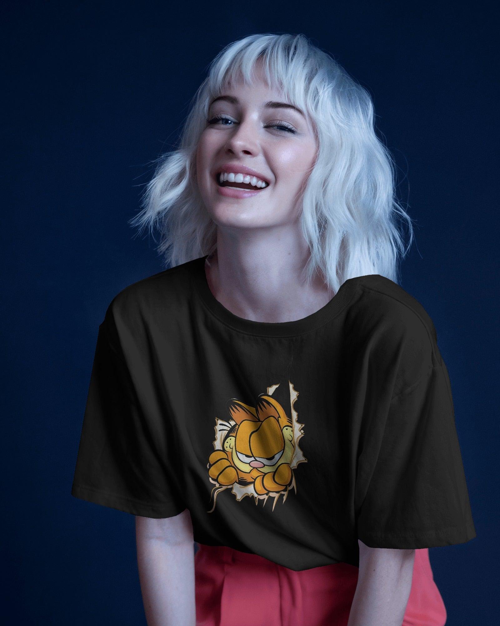 Black oversized t-shirt featuring a bold Garfield graphic print. Made from premium cotton, this t-shirt offers a relaxed fit, soft comfort, and a stylish streetwear vibe.