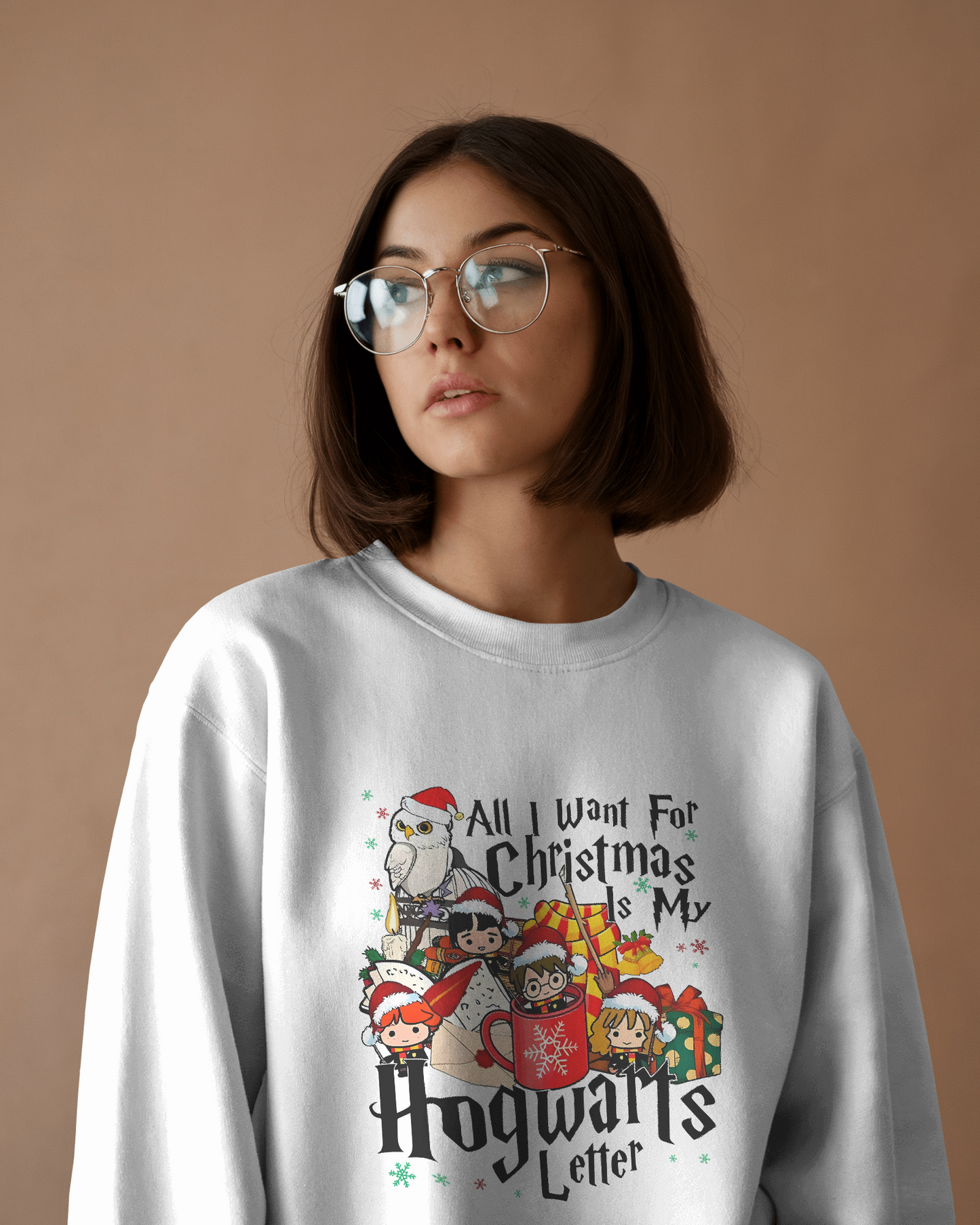 White sweatshirt featuring a festive 'Harry Potter' and 'Merry Christmas' design. Made from premium fleece fabric, this cosy and stylish sweatshirt adds a magical touch to your holiday celebrations while keeping you warm.