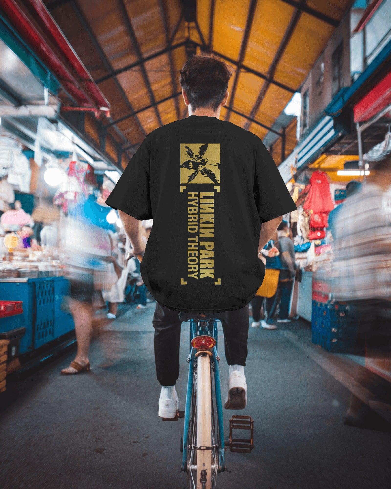 Black oversized "Linkin Park Hybrid Theory" t-shirt from Nitorious Atelier, featuring a striking graphic inspired by the band's iconic album. Crafted from premium cotton, this tshirt offers a relaxed fit, superior comfort, and long-lasting durability