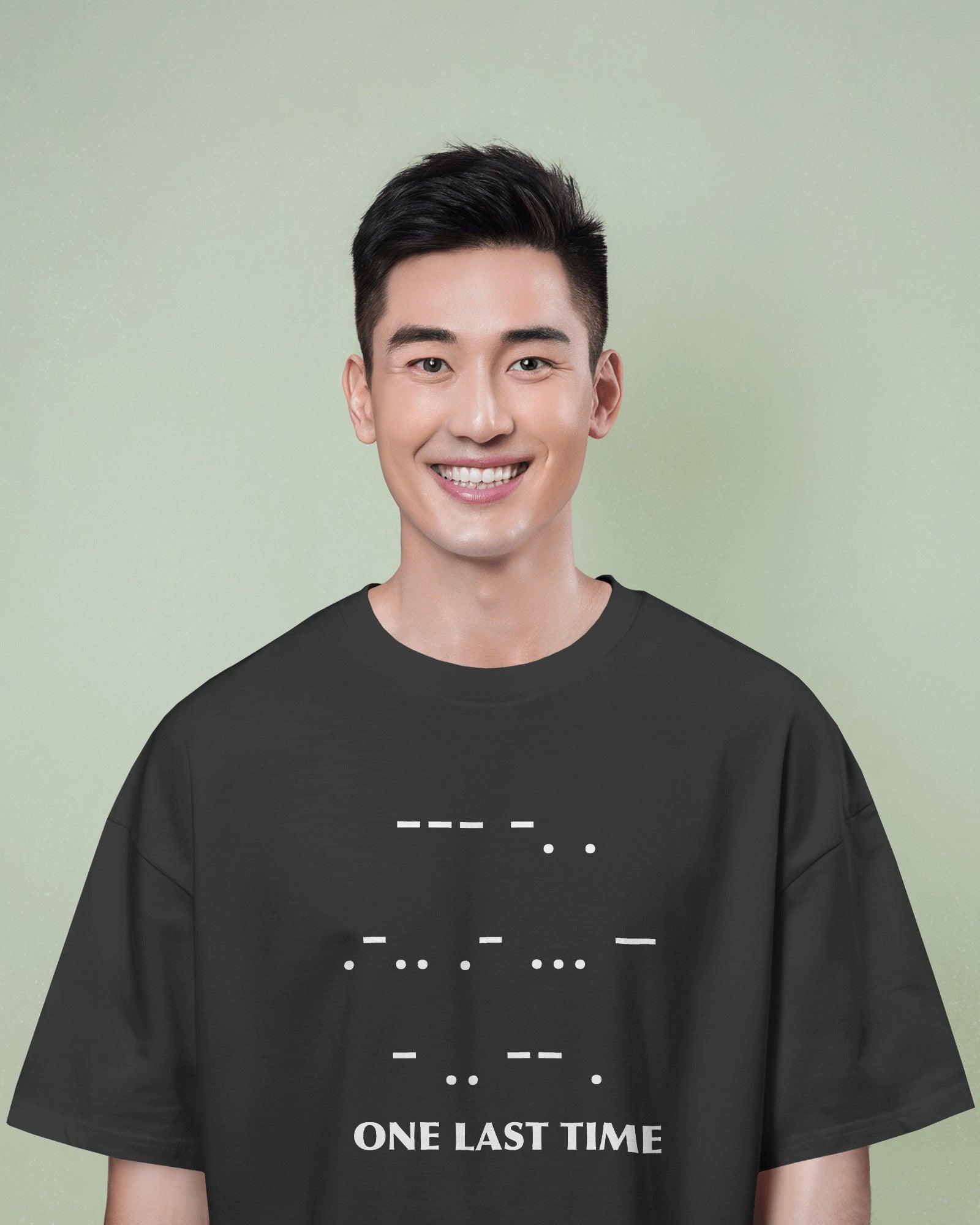 MS Dhoni 'One Last Time' printed oversized t-shirt from Nitorious Atelier. Featuring a bold tribute graphic to the legendary cricketer, this premium cotton t-shirt offers a relaxed fit, ultimate comfort, and a statement design for true Dhoni fans.