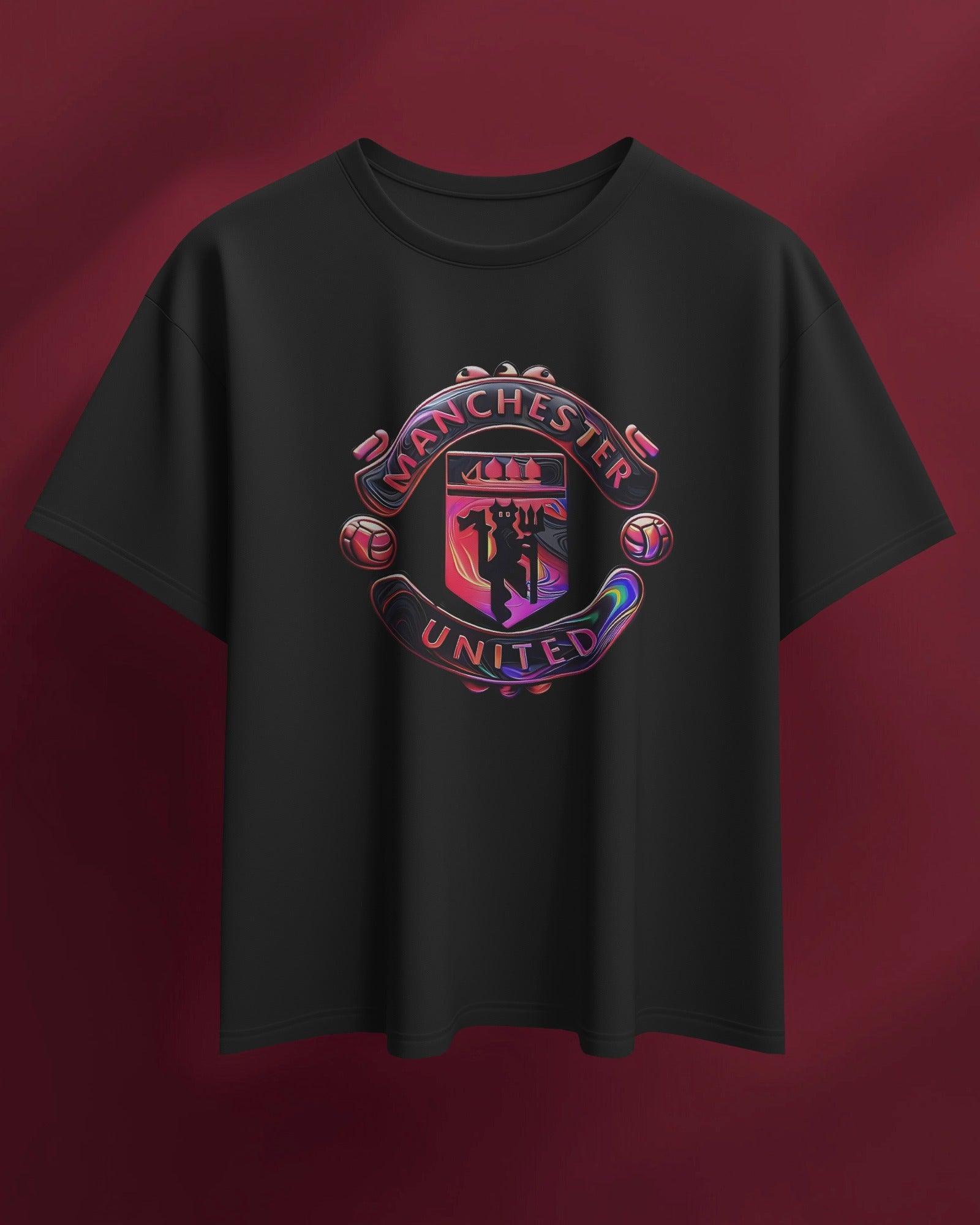 Black oversized t-shirt featuring a bold Manchester graphic print. Made from premium cotton, this t-shirt offers a relaxed fit, soft comfort, and a stylish streetwear aesthetic.