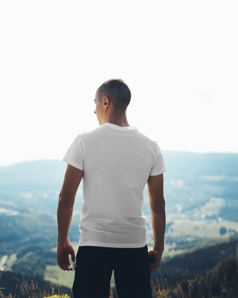 White regular fit t-shirt from Nitorious Atelier featuring a mesmerizing ocean print. Made from premium cotton, this t-shirt offers both style and comfort, perfect for beach vibes and casual outings.