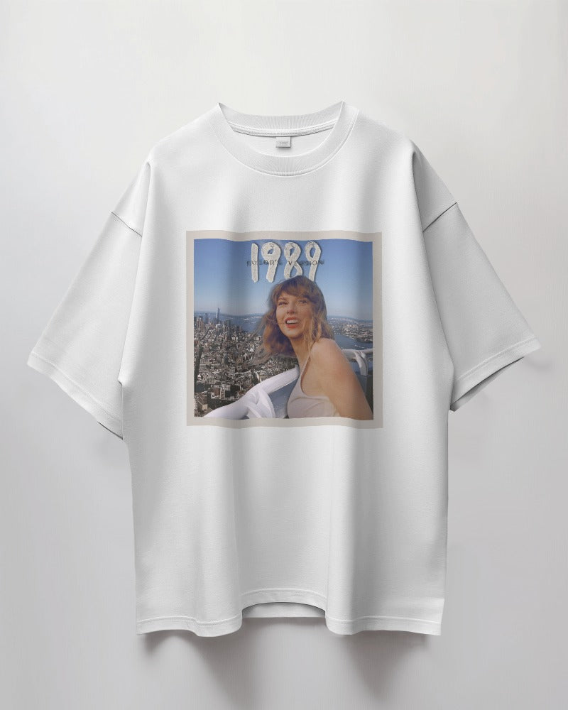 Oversized white t-shirt from Notorious Atelier featuring a bold Taylor Swift graphic. Made from premium cotton, this t-shirt offers a relaxed fit and a stylish tribute to the iconic singer, perfect for fans and casual wear.