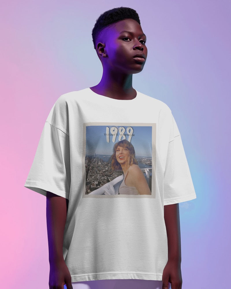 Oversized white t-shirt from Notorious Atelier featuring a bold Taylor Swift graphic. Made from premium cotton, this t-shirt offers a relaxed fit and a stylish tribute to the iconic singer, perfect for fans and casual wear.