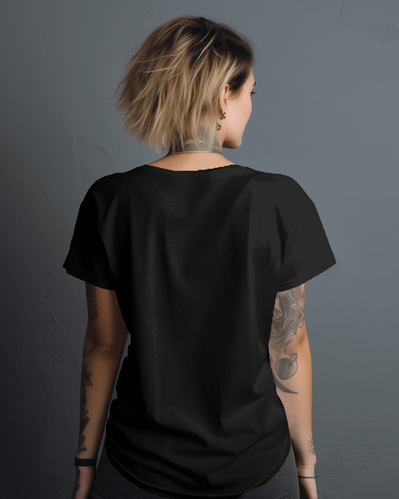 Vogue oversized black t-shirt from Nitorious Atelier featuring a stylish, minimalist design. Made from premium cotton, this t-shirt offers a comfortable and chic look, perfect for any casual outing.