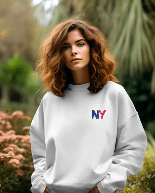 Nitorious Atelier heavy gauge Luxe sweatshirt in white with a bold New York print. Made from premium fabric for warmth and durability, offering a stylish, comfortable look with urban flair.