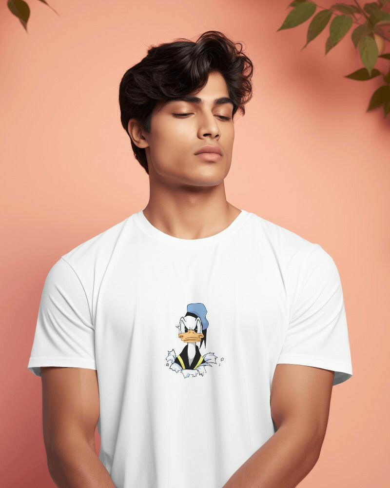 Nitorious Atelier's White regular fit tee, featuring Donald Duck print, combines comfort and style effortlessly