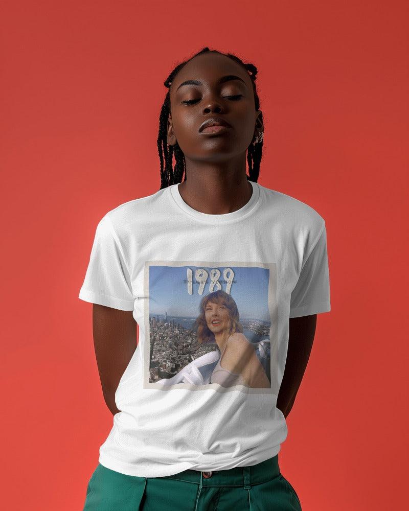 Taylor Swift printed regular t-shirt in white from Nitorious Atelier featuring a stylish and elegant graphic of Taylor Swift. Made from premium cotton, this t-shirt offers comfort and a chic, fan-inspired look.